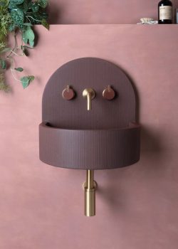 Elma+-+Crimson+w.+Alto+Brushed+Brass+and+Brick+Wall+Mounted+Taps+1x1+2500+b